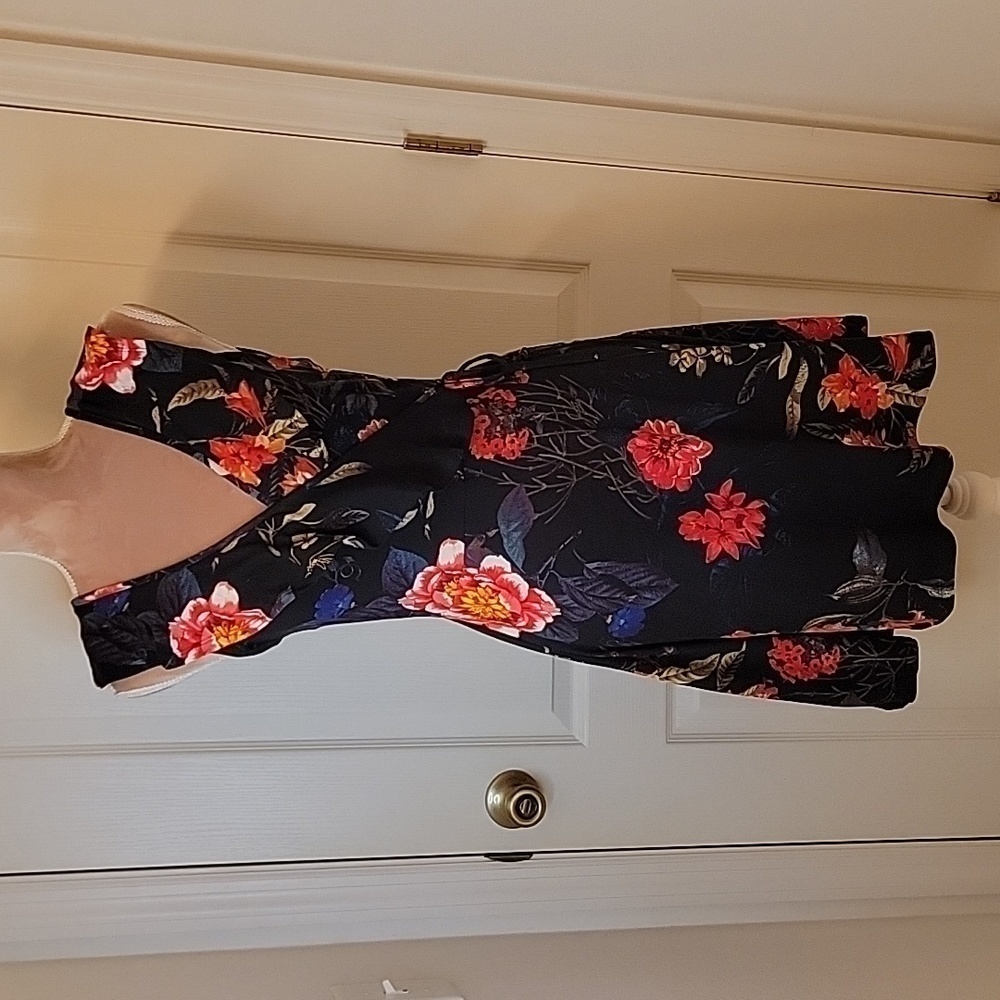 Hot Kiss Faux Wrap Floral Dress, Size Jr M. NWOT